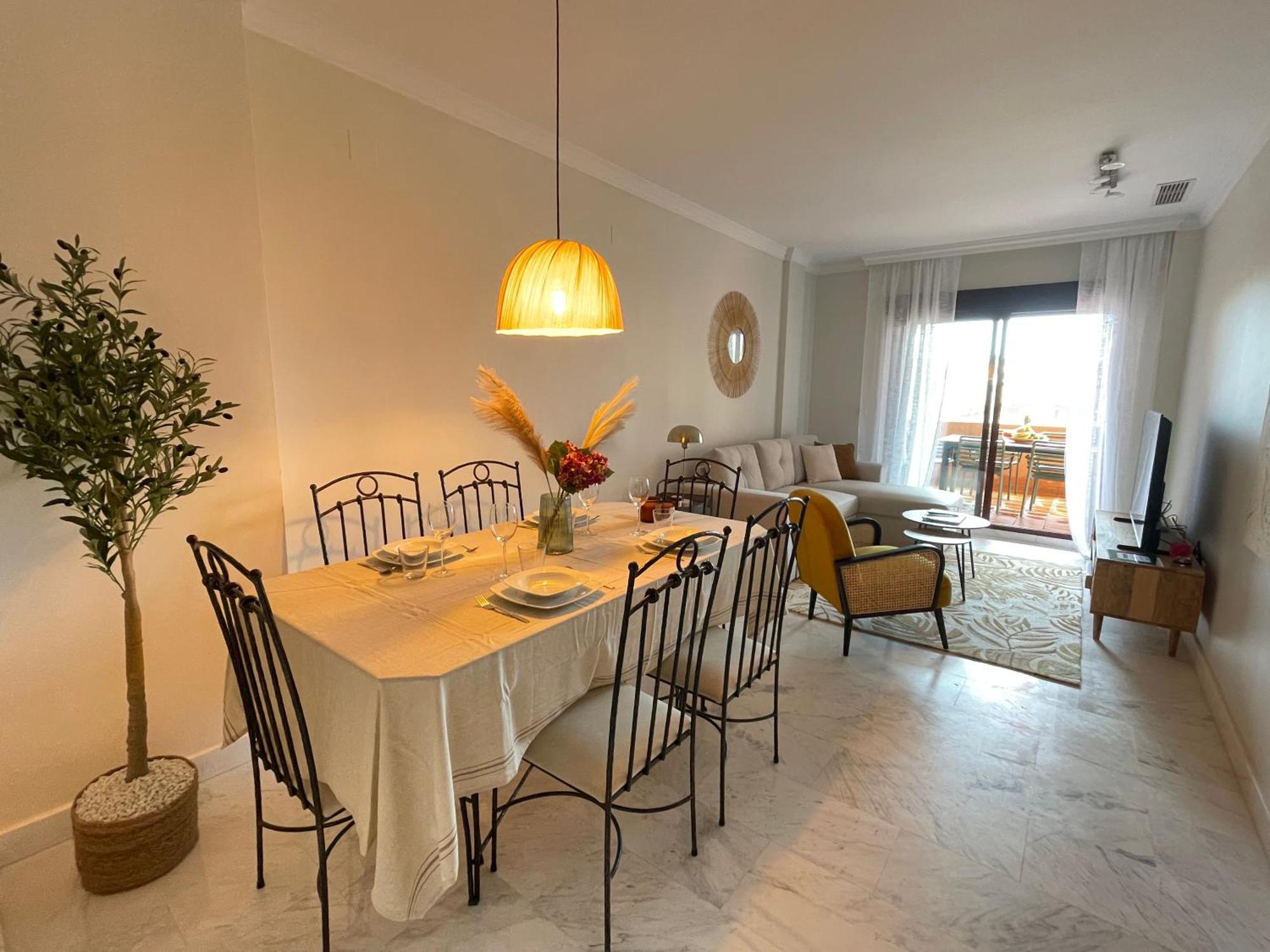Apartament Comeback Noches De Blanco Saten Motril