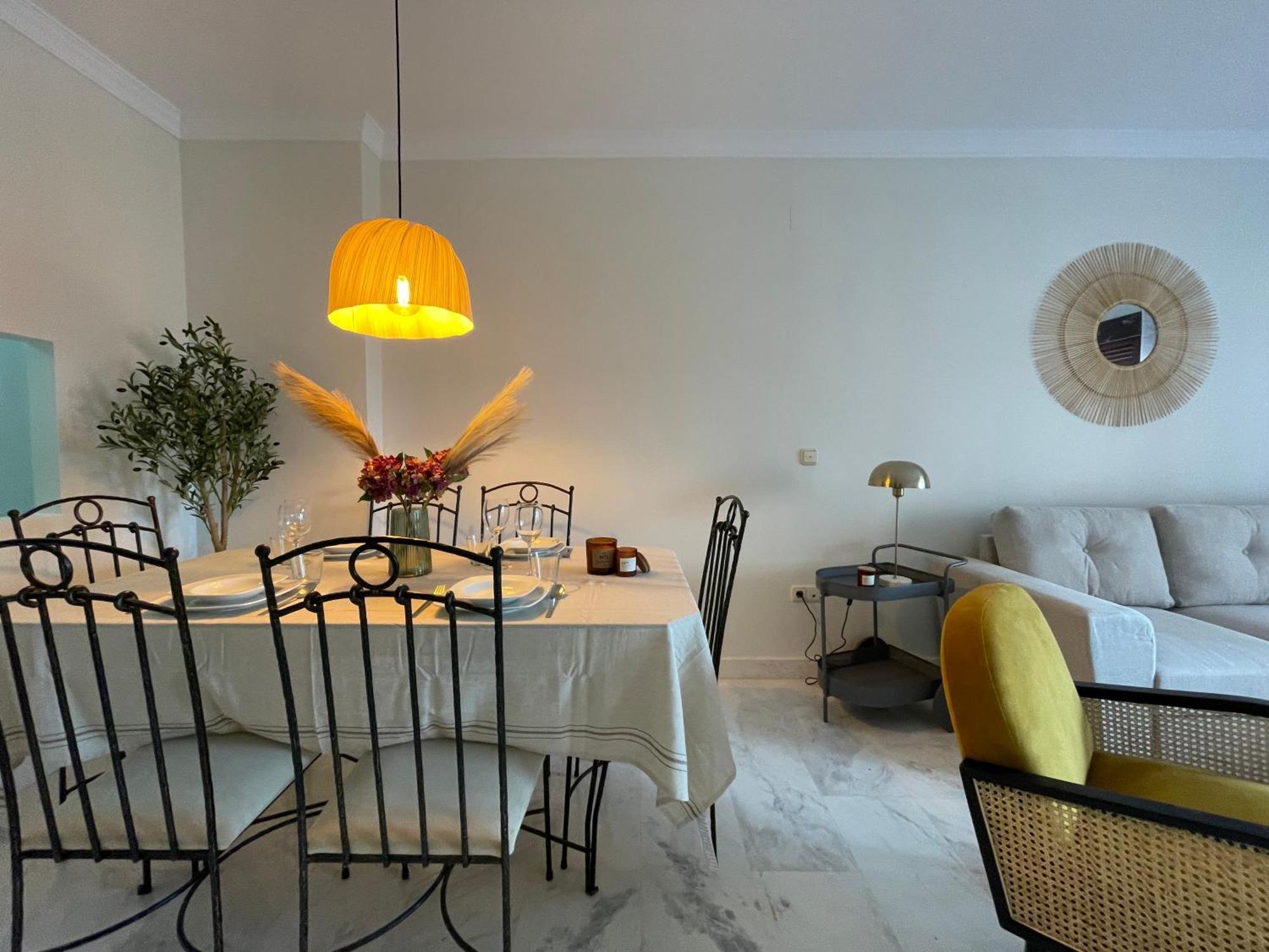 Comeback Noches De Blanco Saten Appartement Motril
